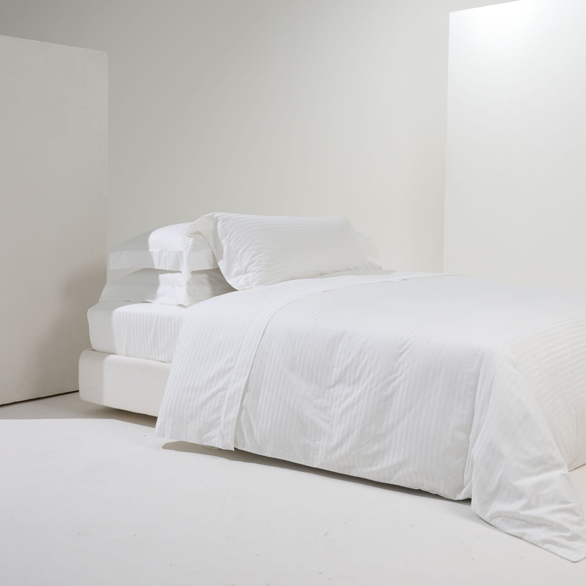 01 10 1665 jg de lencol Hotel desgin maquinetado 001